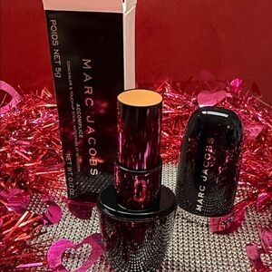 Marc Jacobs Accomplice Concealer in tan. New in box